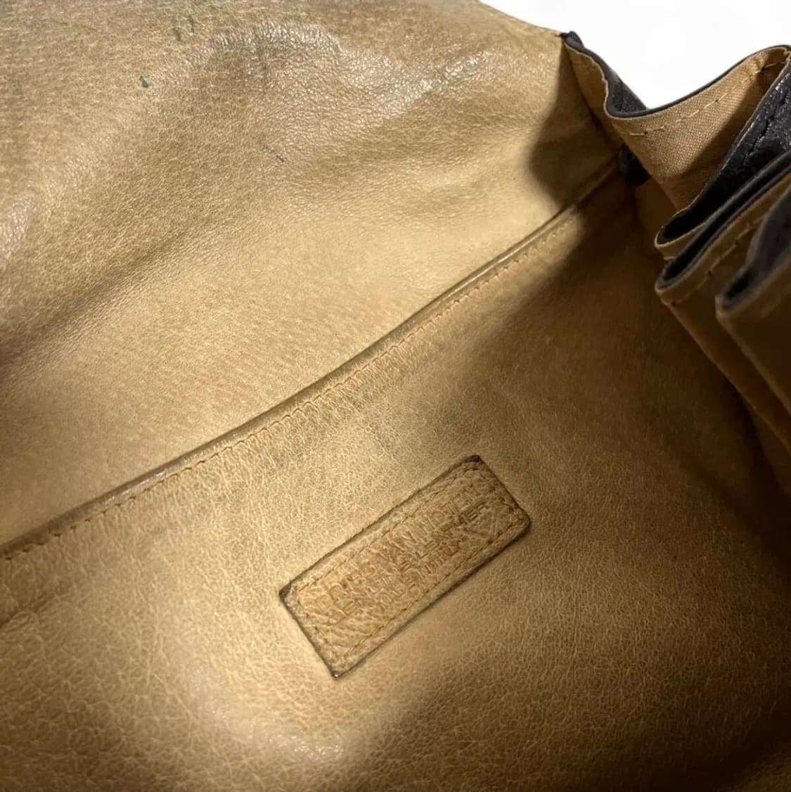 드리스 반노튼 소가죽 숄더백 상품이미지5