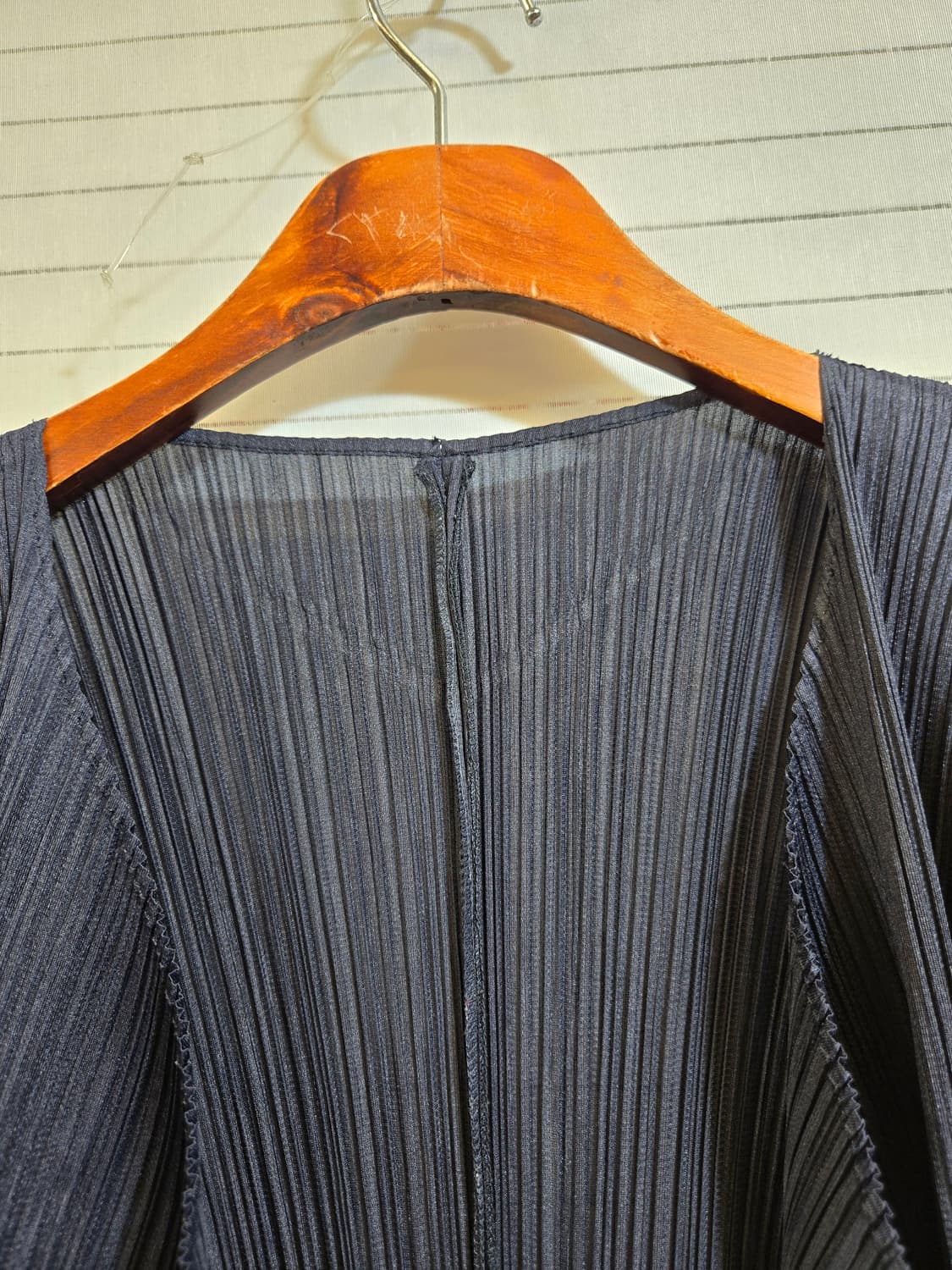 이세이미야케 플리츠플리츠 네이비 롱가디건 상품이미지2