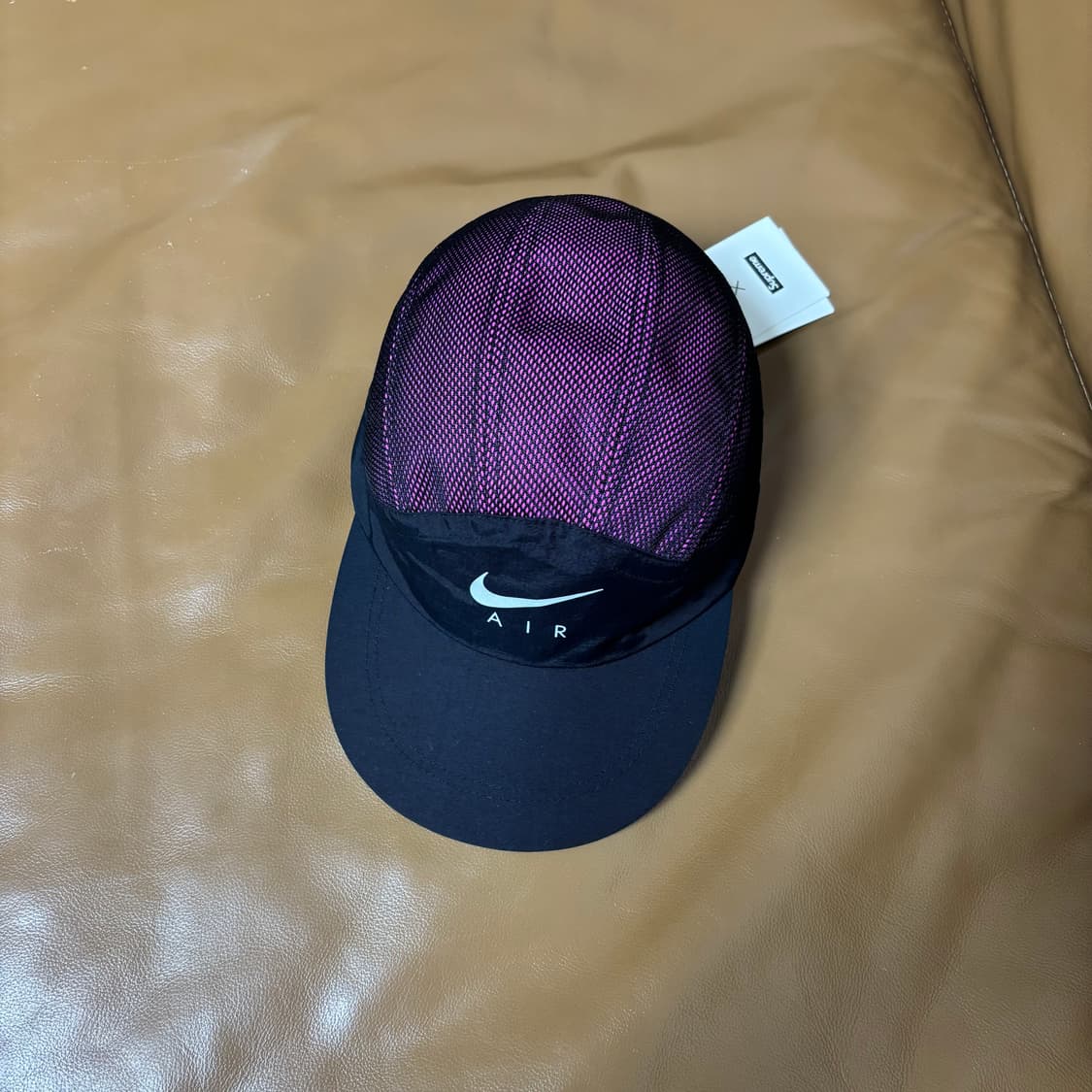 슈프림 x 나이키 트레일 블랙 퍼플 러닝 캠프캡 모자 (Black) 상품이미지5