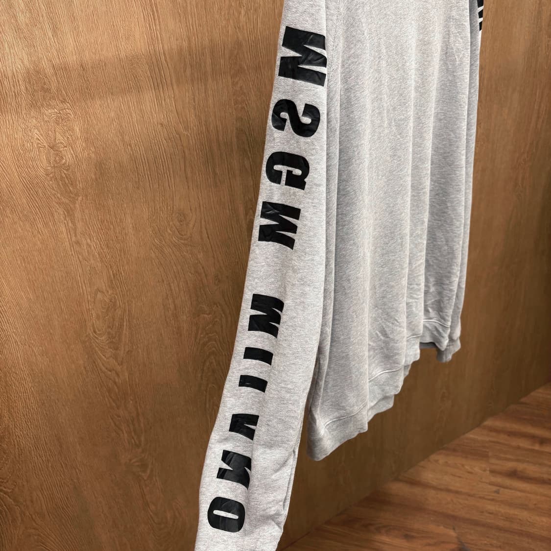 MSGM 라운드넥 긴팔 맨투맨 래글런 로고 프린팅 슬리브 디테일 그레이 상품이미지6