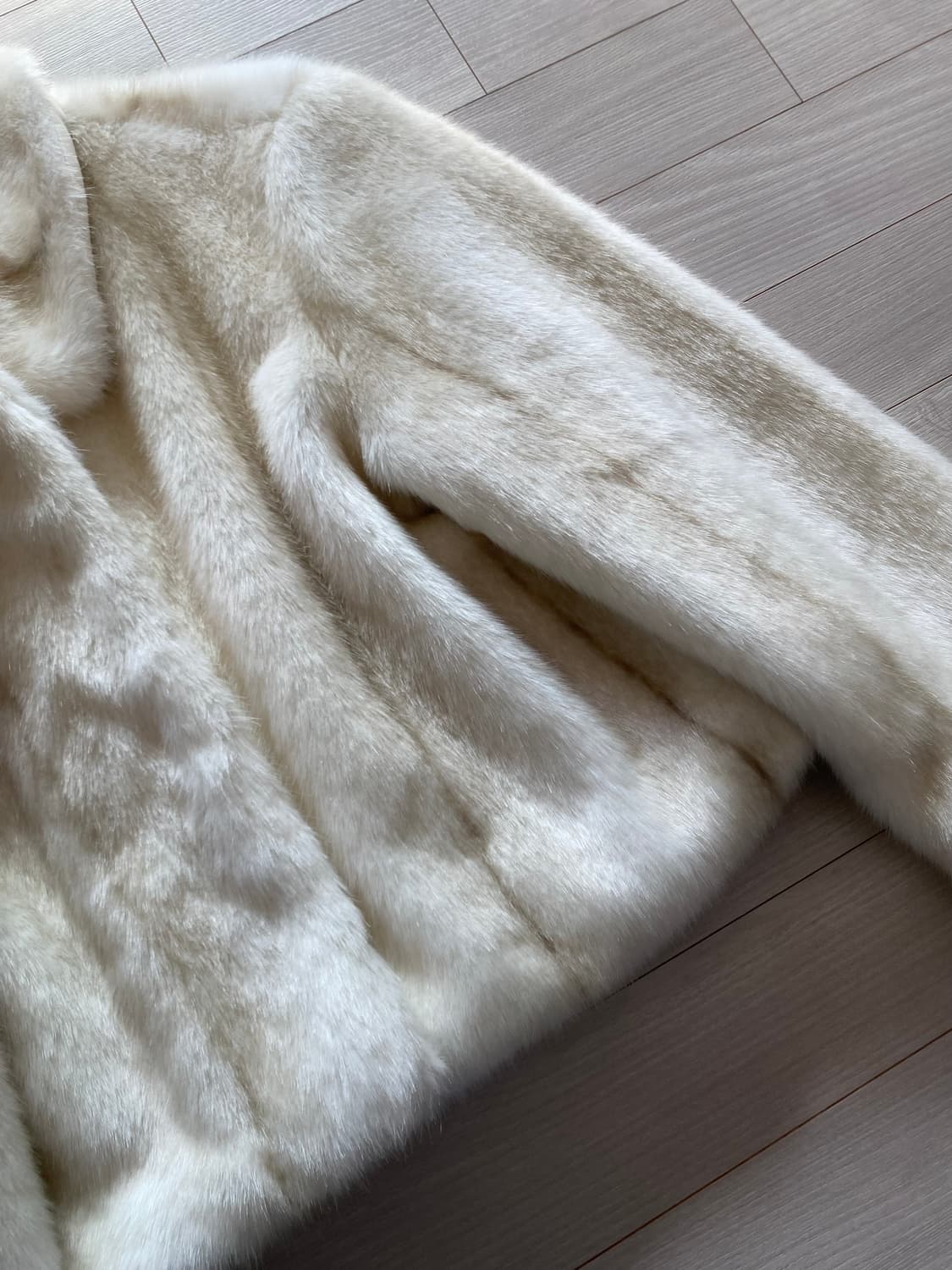 화이트 크롭 퍼자켓 상품이미지5