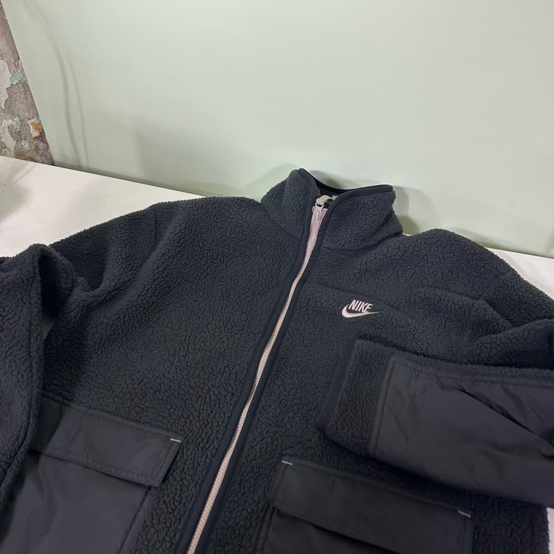 L 나이키 먹색 오버핏 포켓포인트 기본로고 플리스자켓 상품이미지2