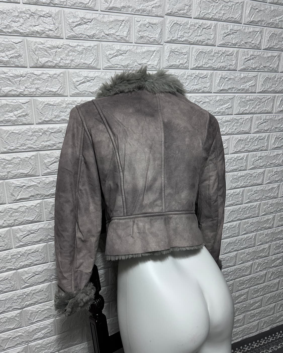 엠포리오 아르마니 비대칭 하이넥 퍼 자켓 상품이미지6