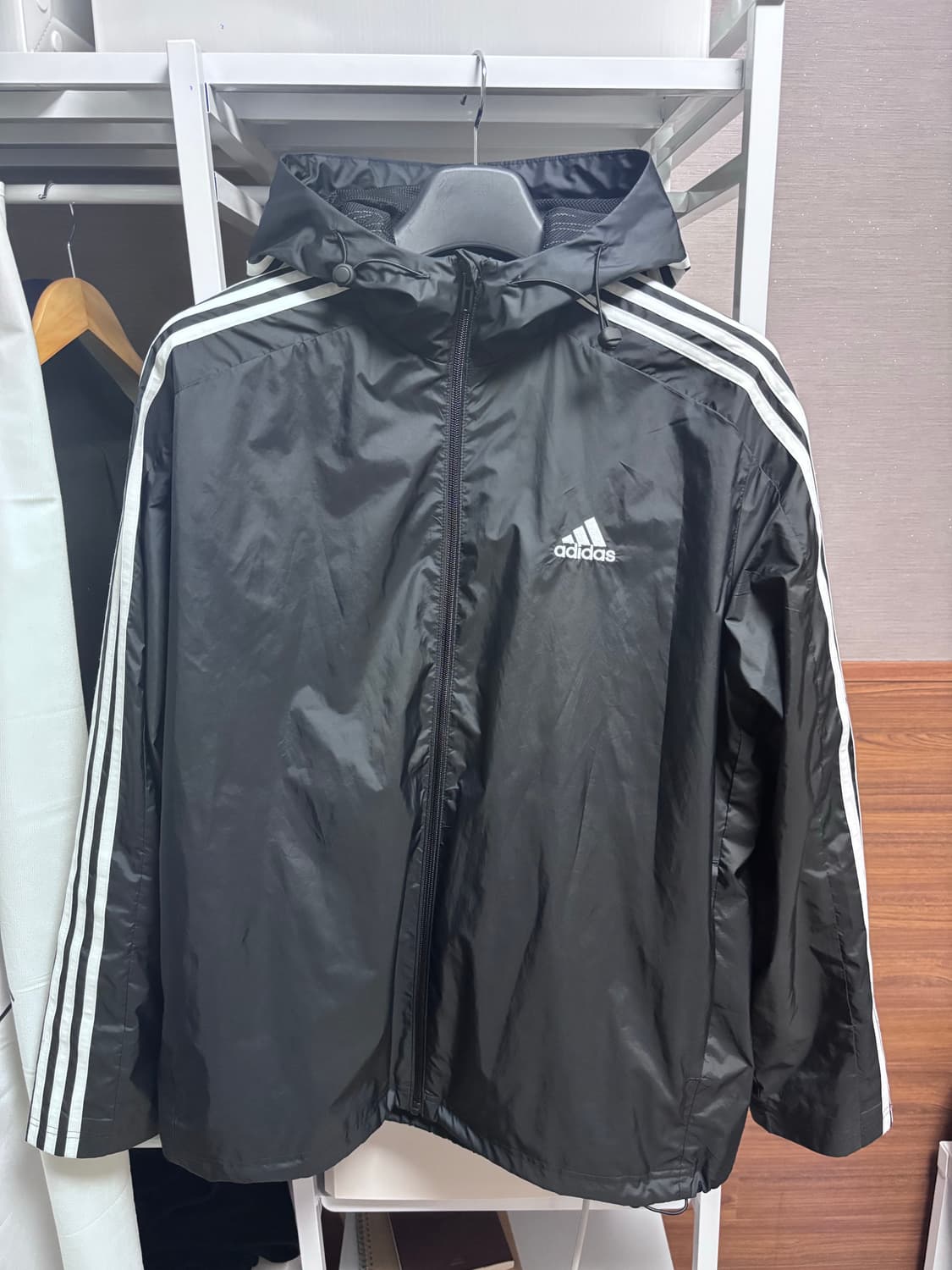 아디다스 IB0381 에센셜 3S 우븐 윈드브레이커 상품이미지1