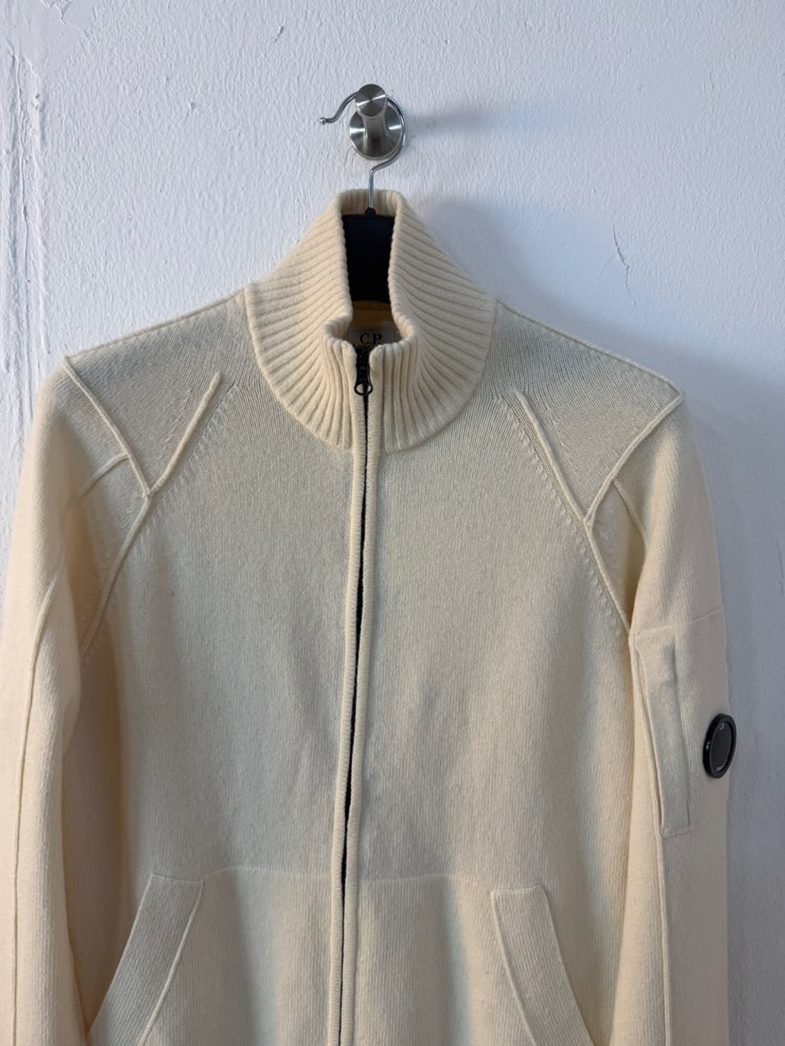 CP 컴퍼니 렌즈 와펜 니트 집업  상품이미지3