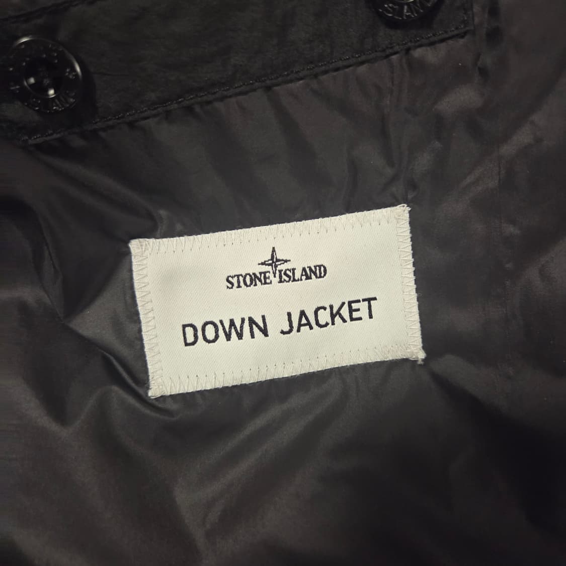 26ss 스톤아일랜드 나일론텔라 핸드 스프레이드 패딩 L 상품이미지5