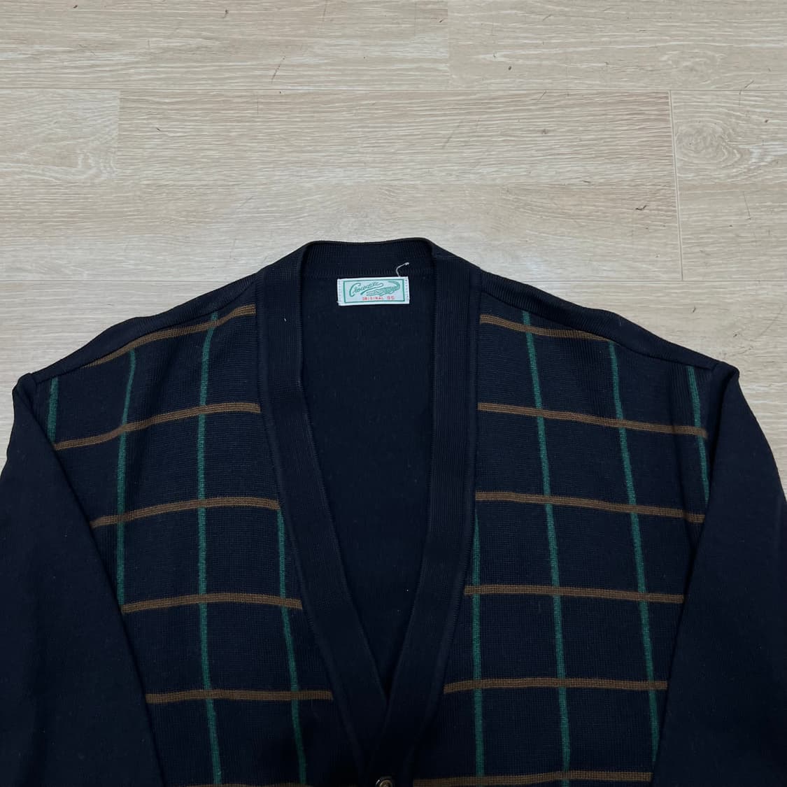 크로커다일 자수로고 윈도우페인 체크 브이넥 가디건 [네이비] M/95 상품이미지2