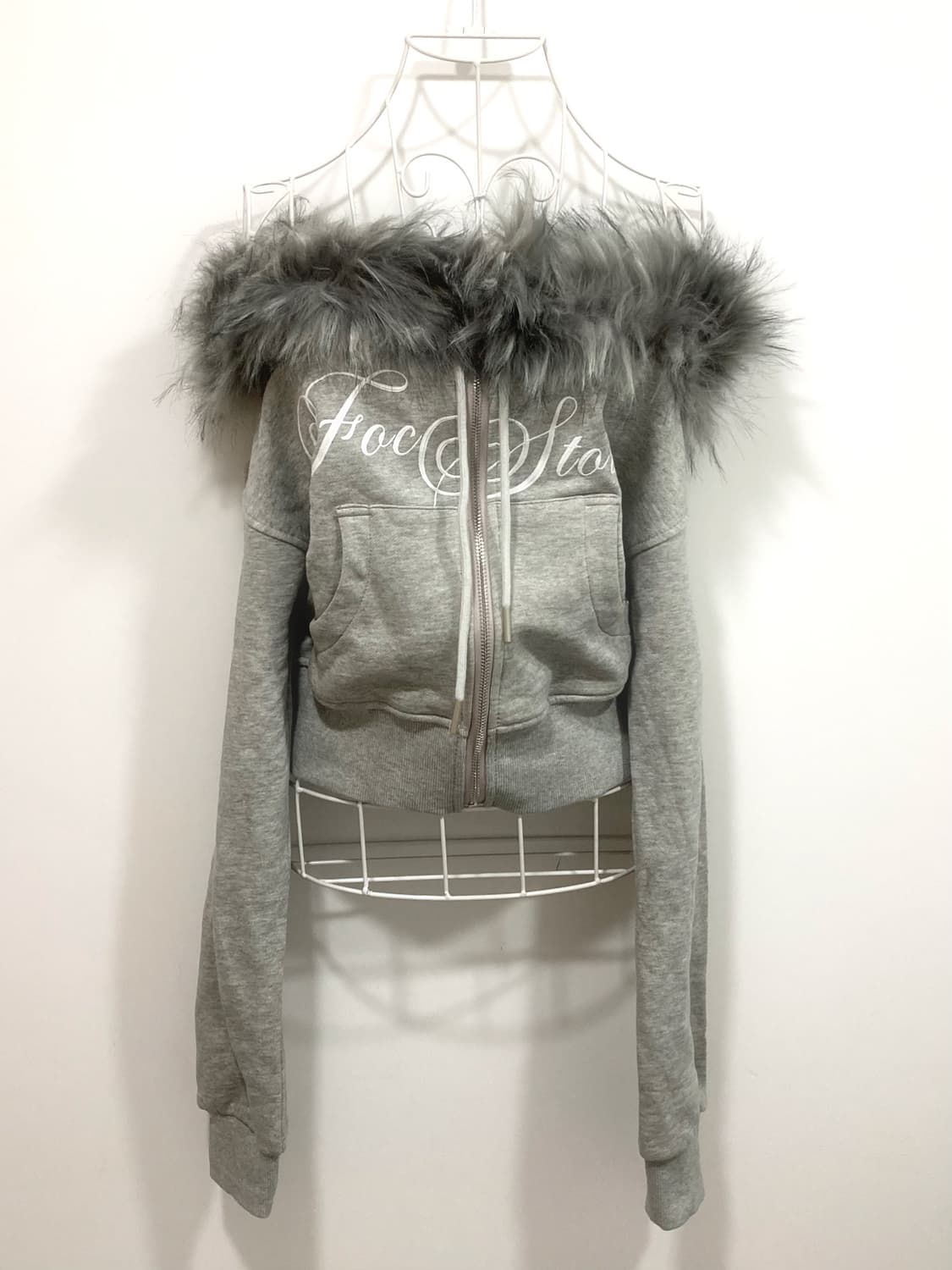 Off-shoulder Gray fur hoodie 상품이미지1