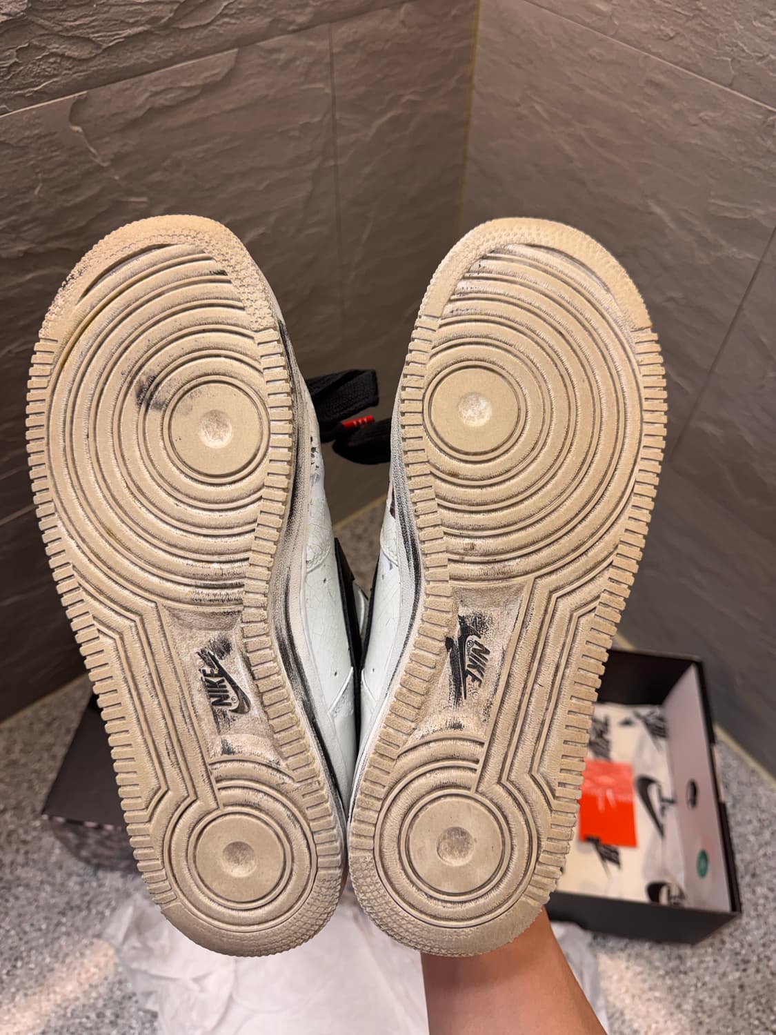 나이키 x 피스마이너스원 에어포스1 로우 파라노이즈 2.0 상품이미지10