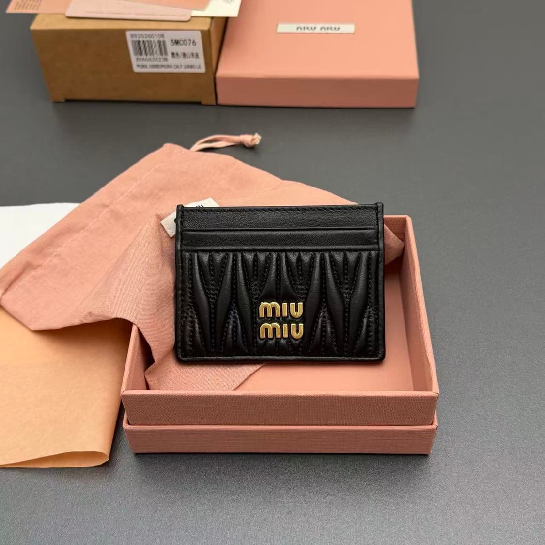 미우 미우 마테라쎄 나파 가죽 카드 홀더 블랙 상품이미지1