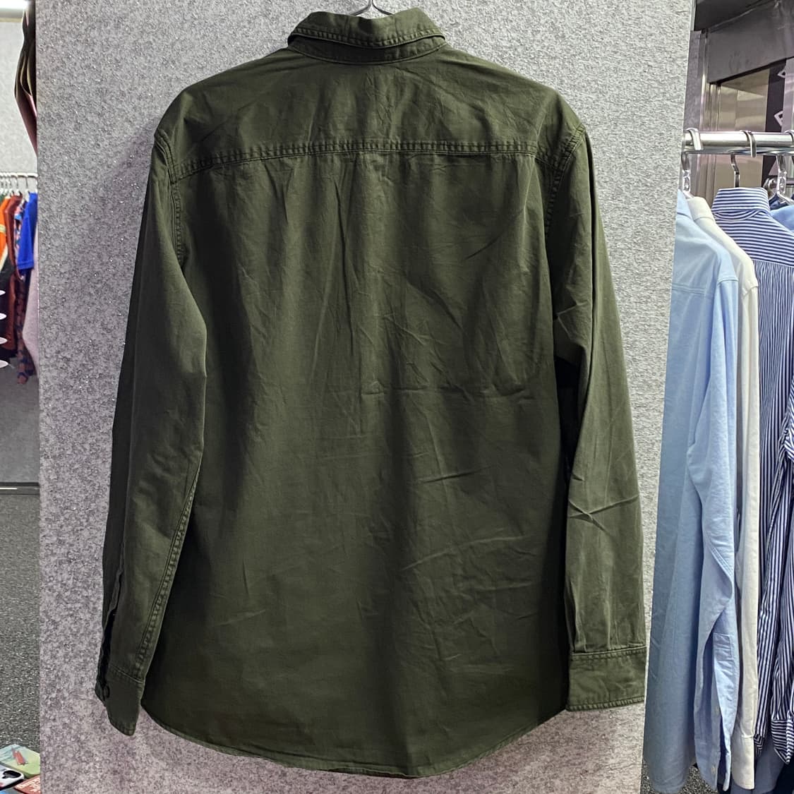 칼하트 패치로고 투포켓 카키 셔츠 B3166 상품이미지4