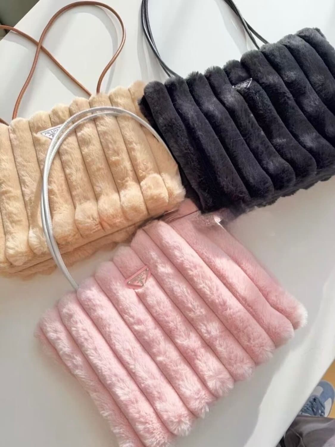 깜짝세일(새상품)정품 프라다 뷰티 블랙 퍼 토트백 상품이미지2