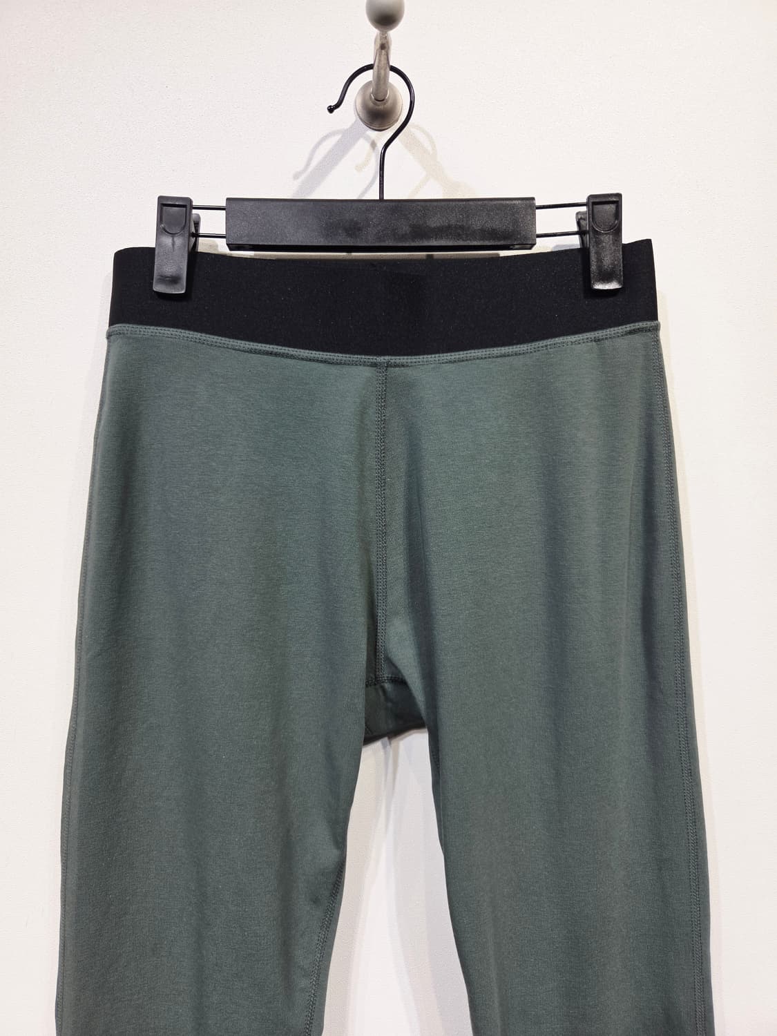 아디다스(ADIDAS) D2M 하이웨이스트 면 레깅스 카키 상품이미지3