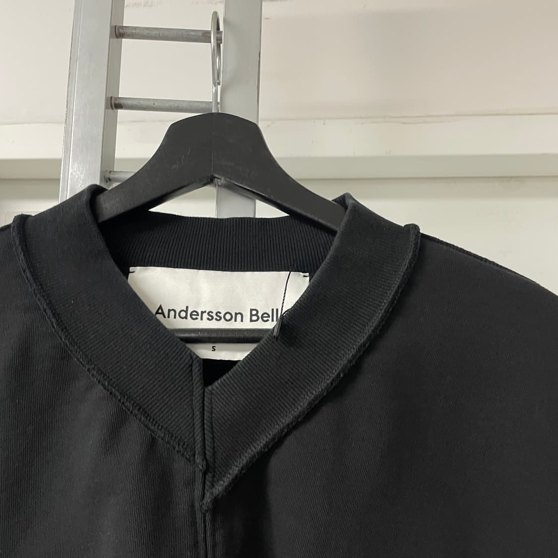 앤더슨벨 브이넥 맨투맨 S 상품이미지5