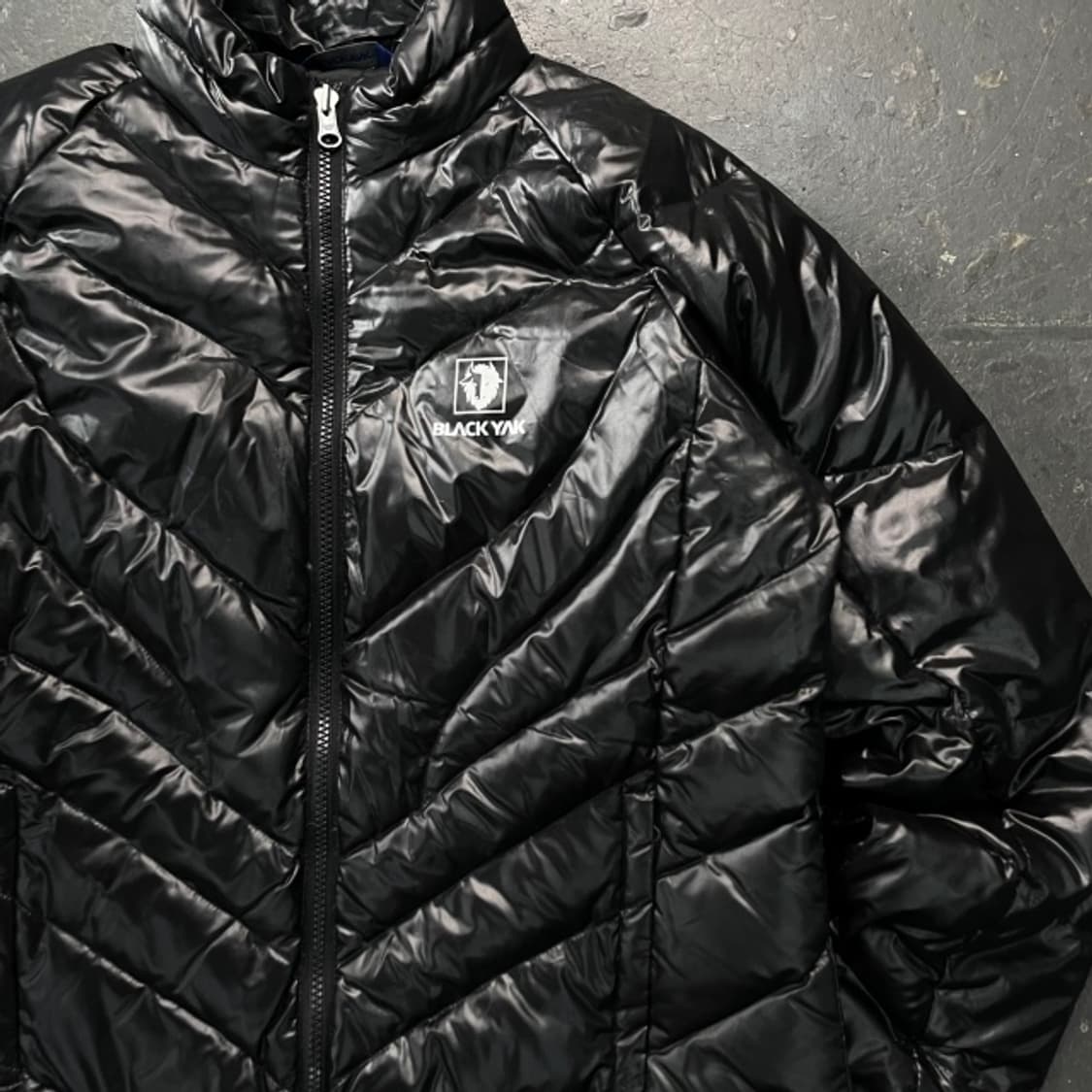 1 00 블랙야크 유광 결량패딩  상품이미지2