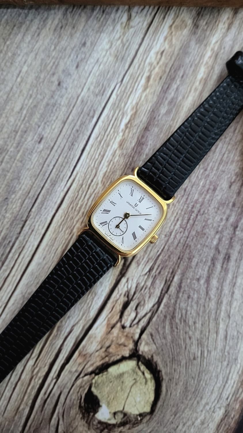 [특가상품]정품 유니버셜 제네브 스몰 세컨즈 클래식 드레스 쿼츠 시계 상품이미지3