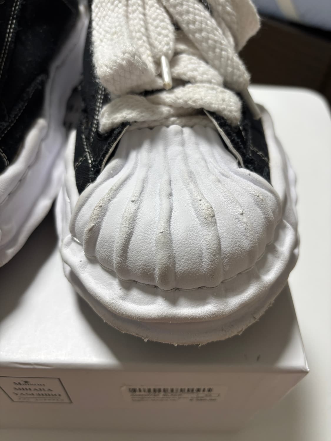 *[EU 44] 미하라 야스히로 블레이키 로우탑 블랙 화이트 색상 44  상품이미지8