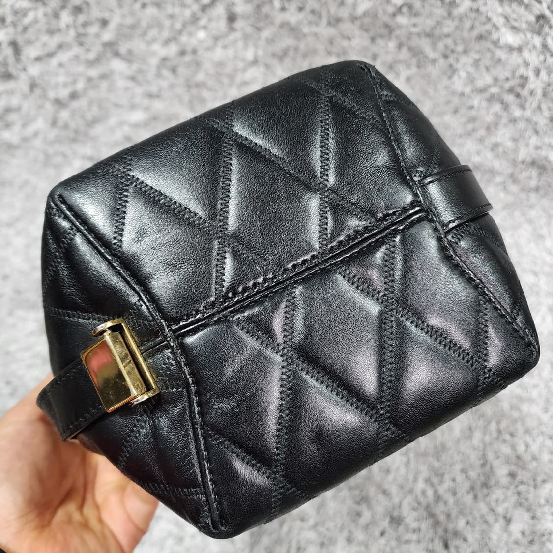 지방시 블랙 퀄티트 GV 미니 버킷백 숄더백 크로스백 상품이미지6