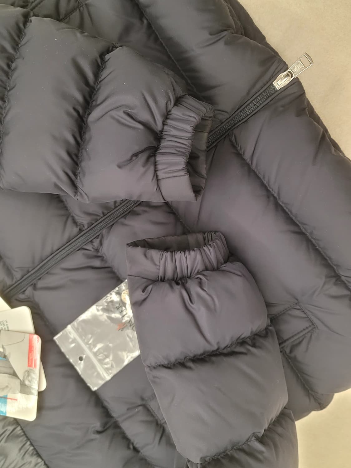 [미사용 새상품] 몽클레어 패딩 1사이즈 95 상품이미지4