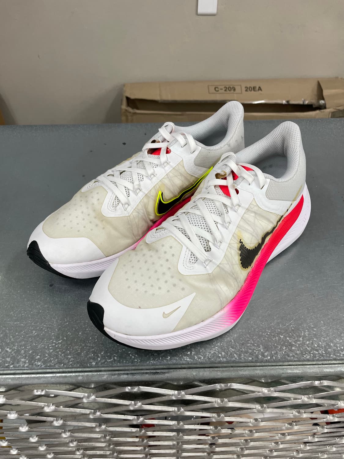 나이키 줌 윈플로 8 260 상품이미지2