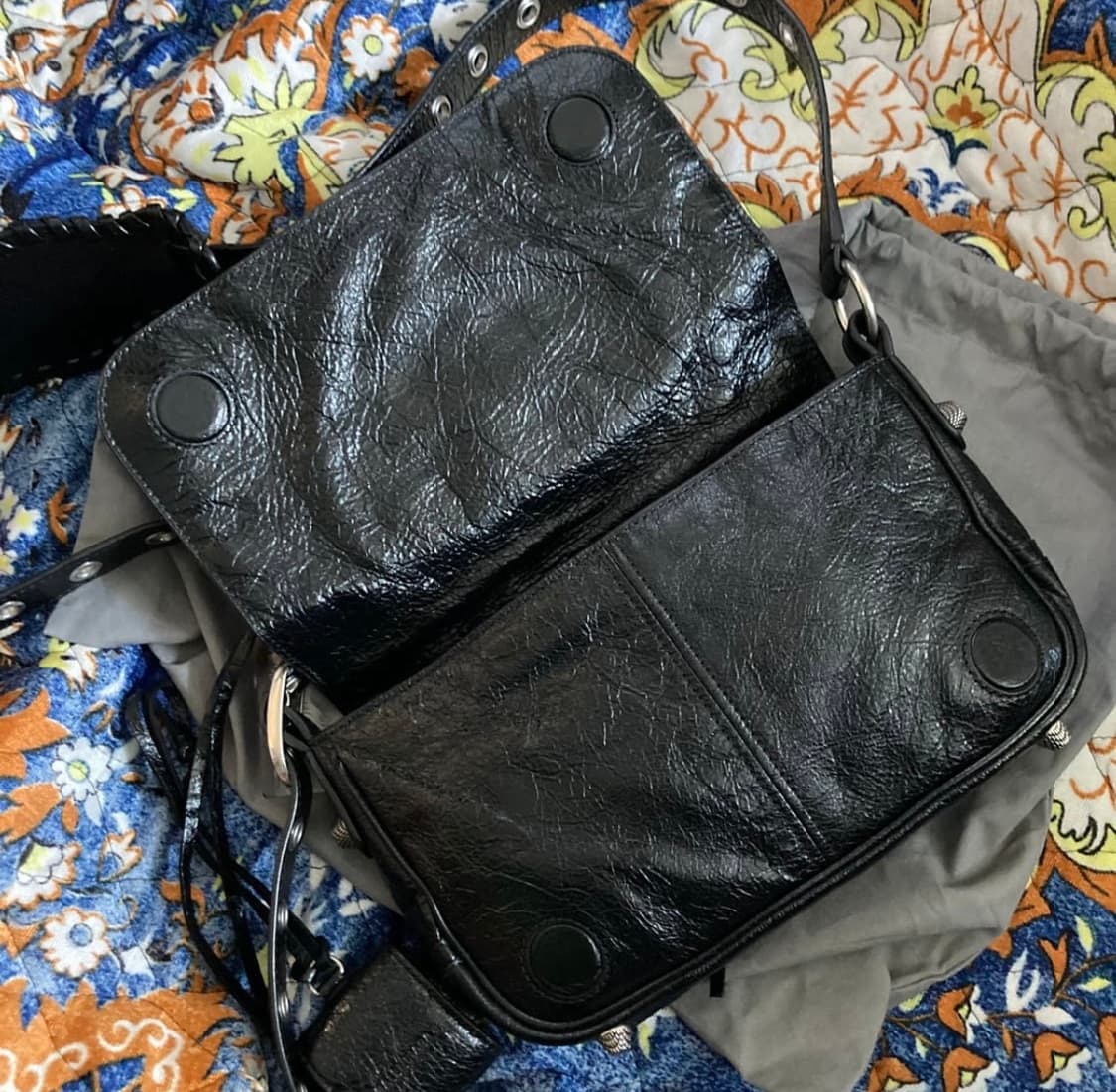 정품 Balenciaga 발렌시아가 아레나 램스킨 르 카골 xs 플립백 상품이미지8