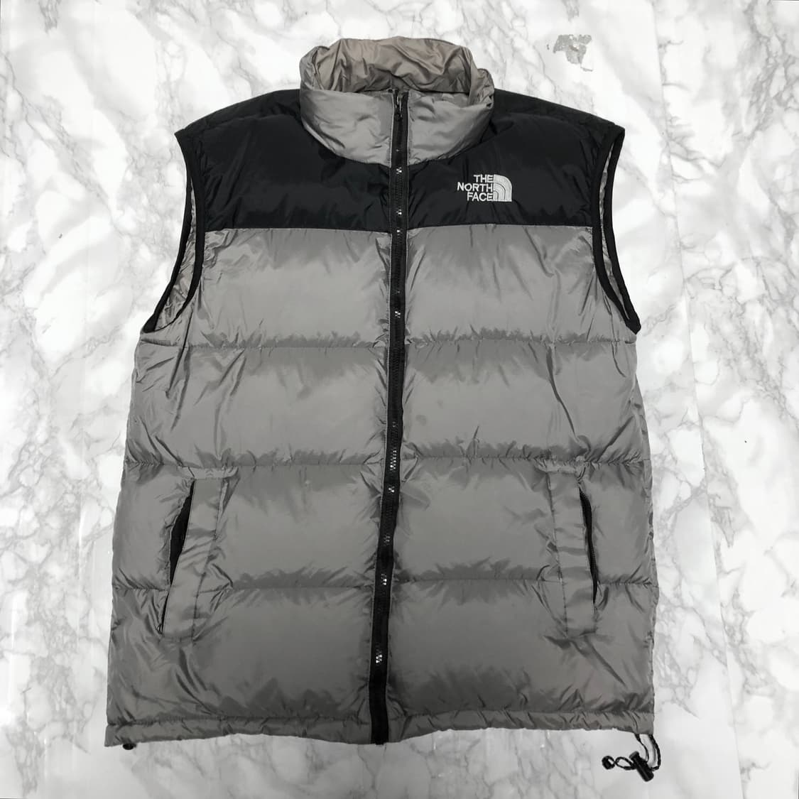 노스페이스 패딩 조끼 실버그레이 상품이미지1