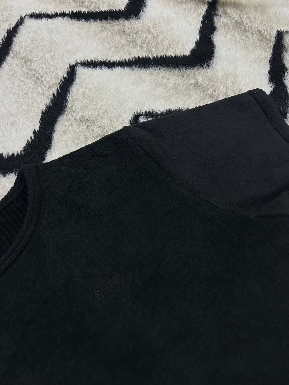 [Free]그로브 로고 벨로어 반팔/블랙/기모 상품이미지1