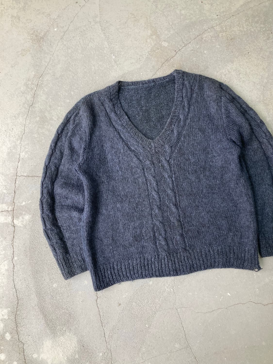 navy cable knit v-neck sweater 상품이미지2