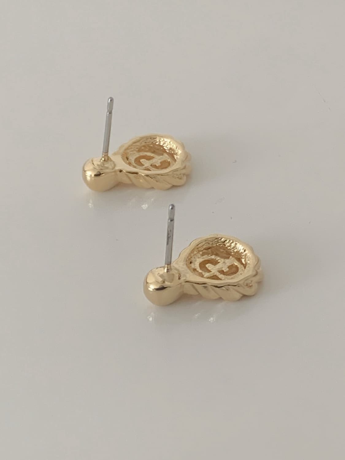 [ 디올 ]  디올 골드 로고 귀걸이 상품이미지7