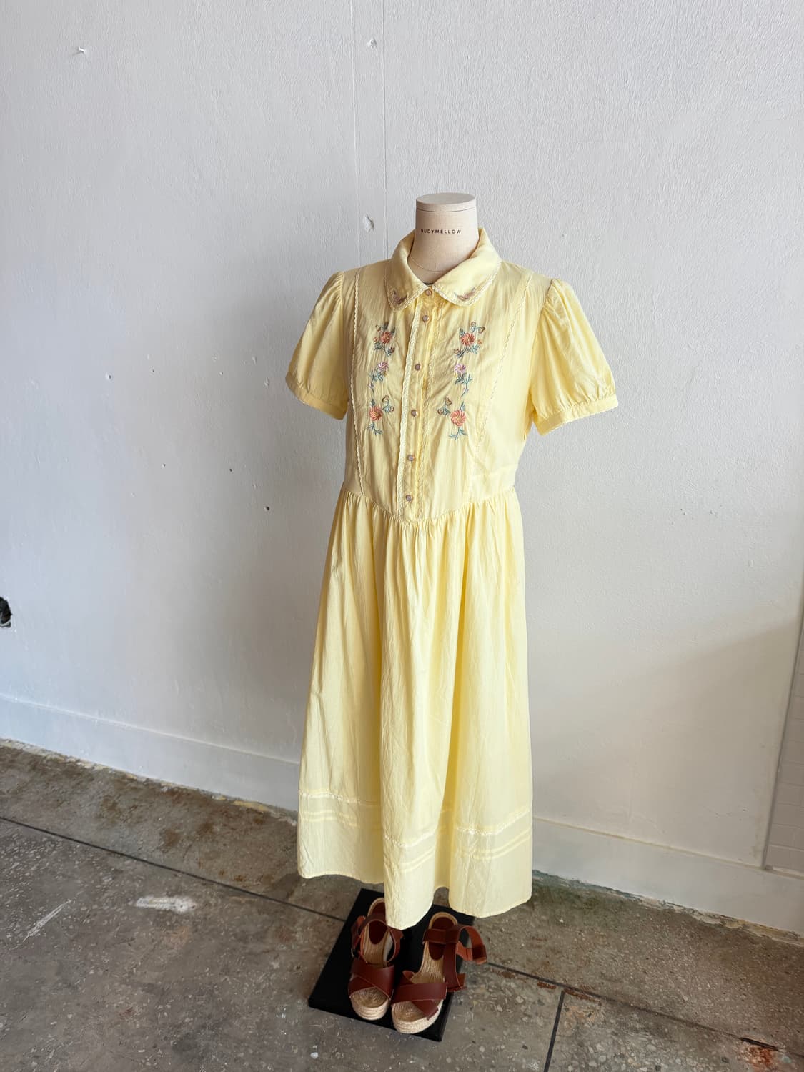simple retro 연노랑 자수 레이스 원피스 상품이미지1