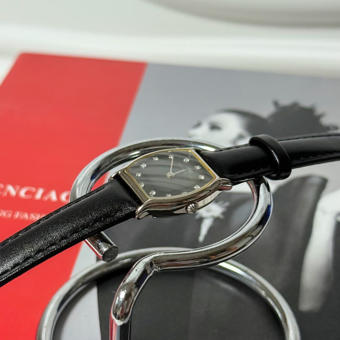 발렌시아가 빈티지 라운드 쿠션케이스 시계  상품이미지5