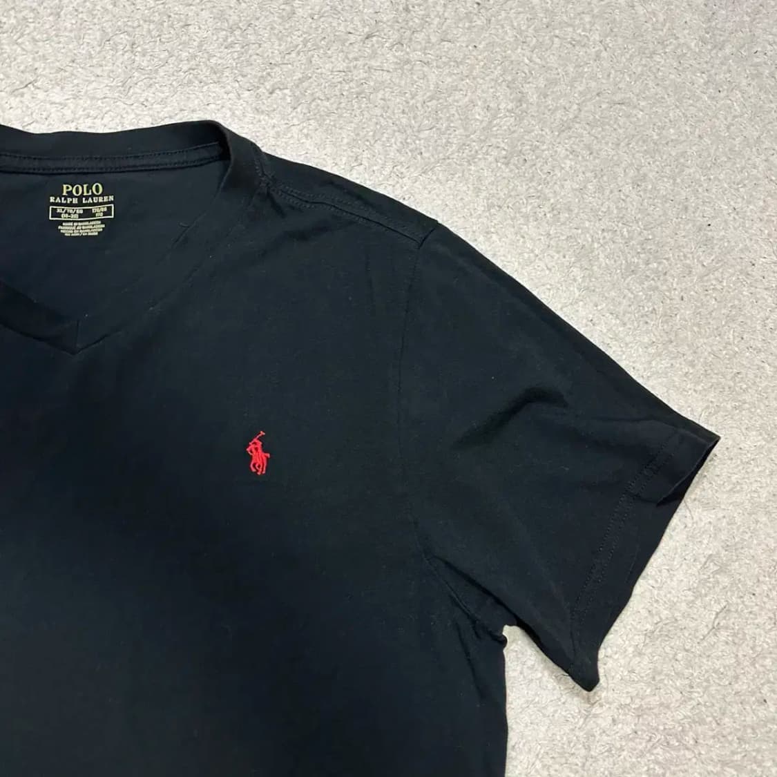 폴로 반팔티 브이넥 블랙 상품이미지2