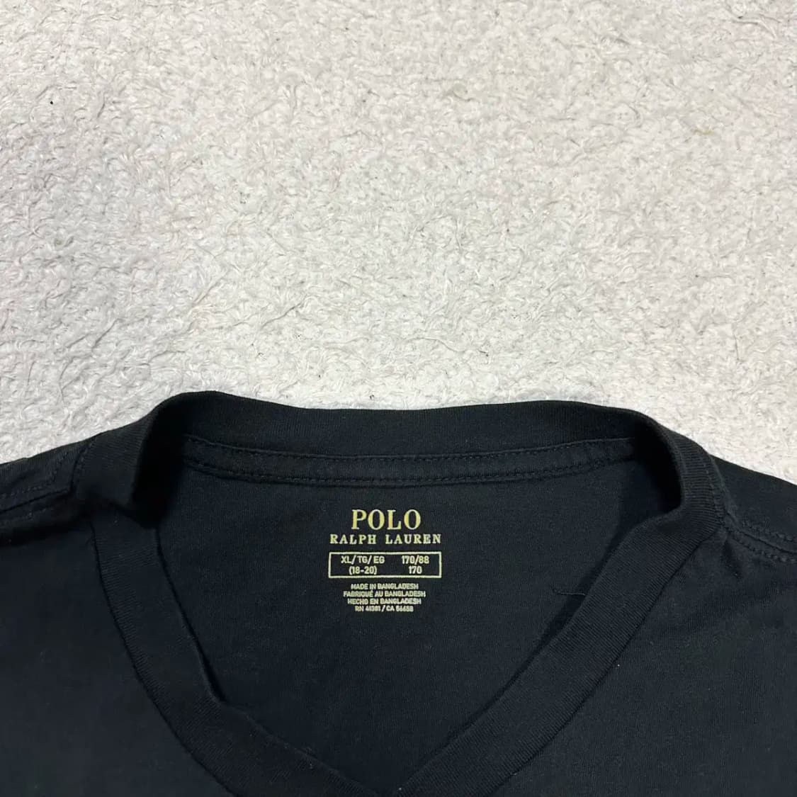 폴로 반팔티 브이넥 블랙 상품이미지3