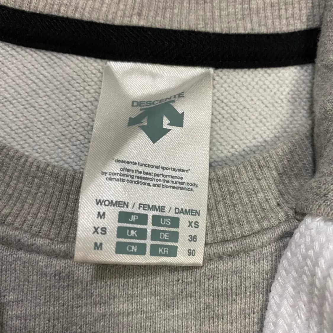 데상트 후드티 오버핏 90 상품이미지4