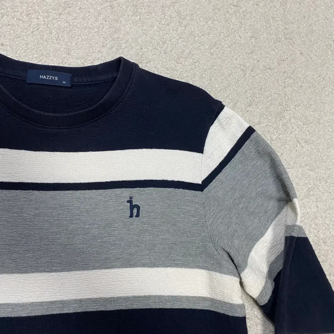 헤지스 긴팔티 라운드 95 상품이미지2