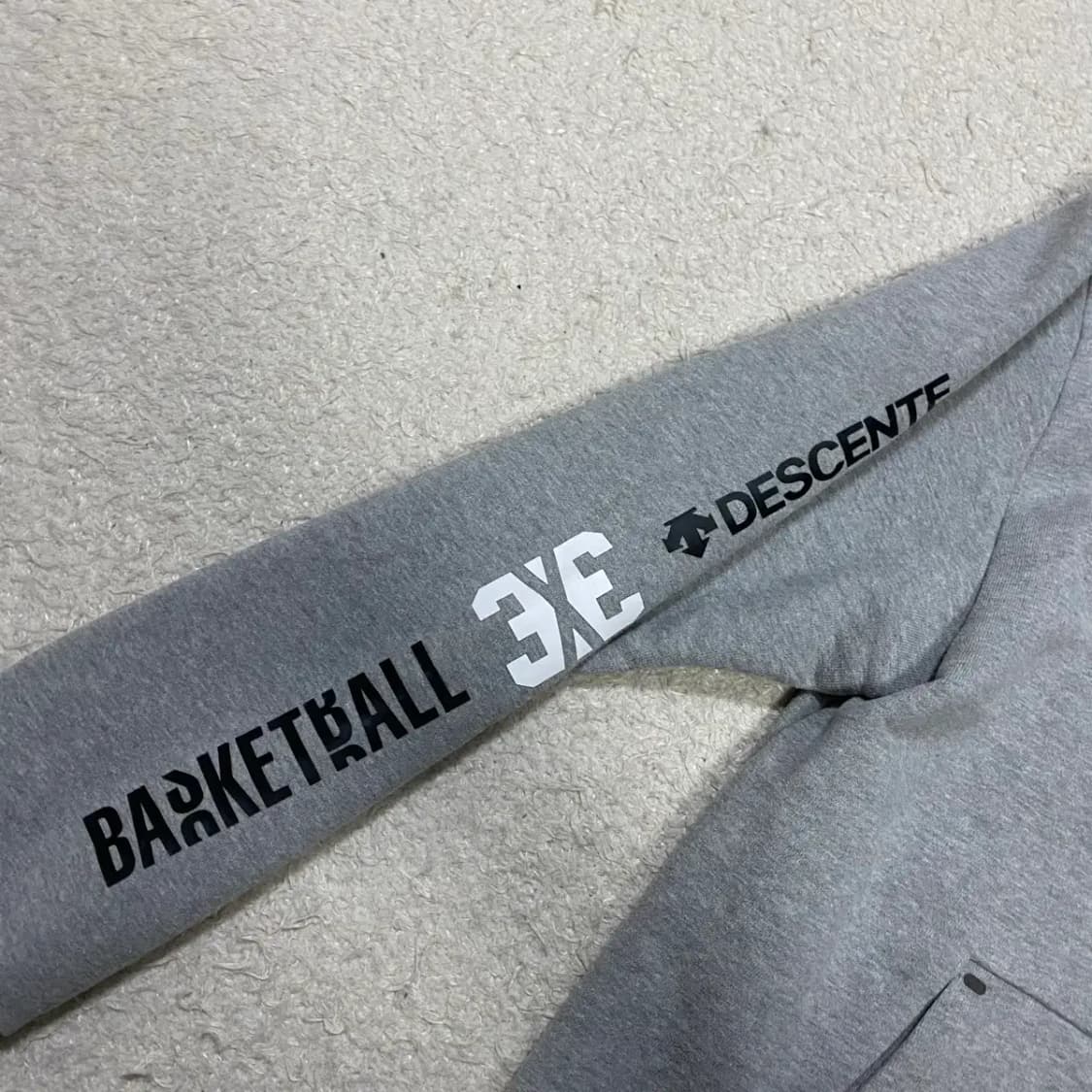 데상트 맨투맨 그레이 L 100 상품이미지2