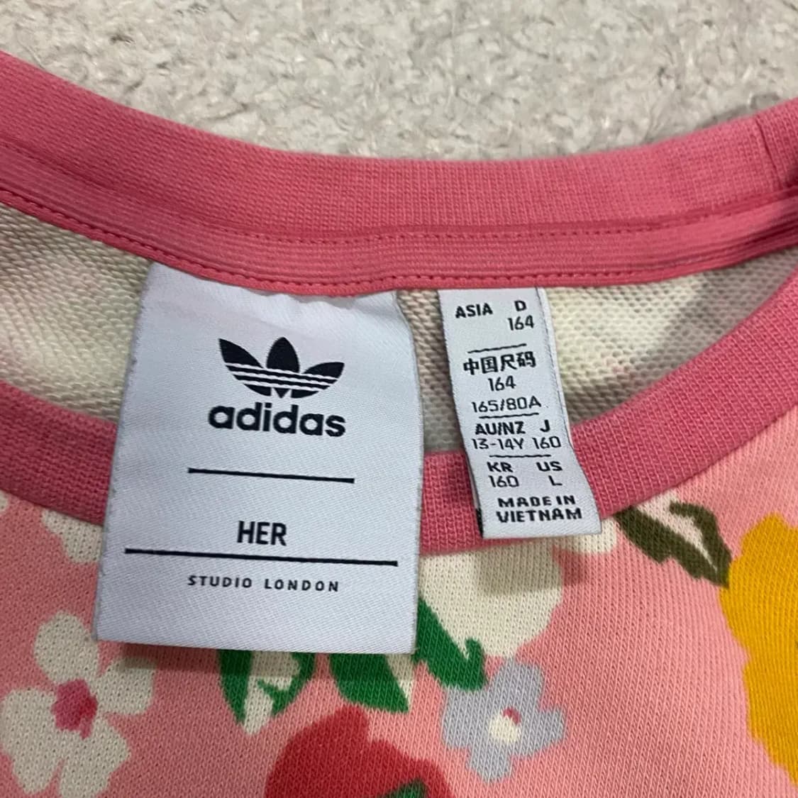 아디다스 플라워 프린트 맨투맨 여성 추천 상품이미지3