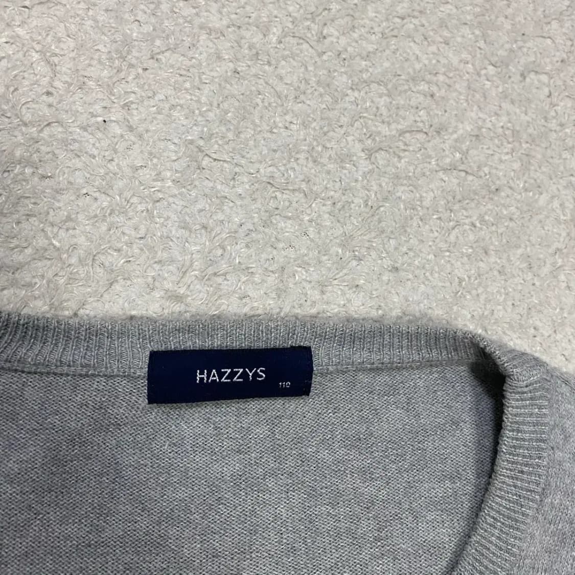 헤지스 그레이 스트라이프 니트 상품이미지3