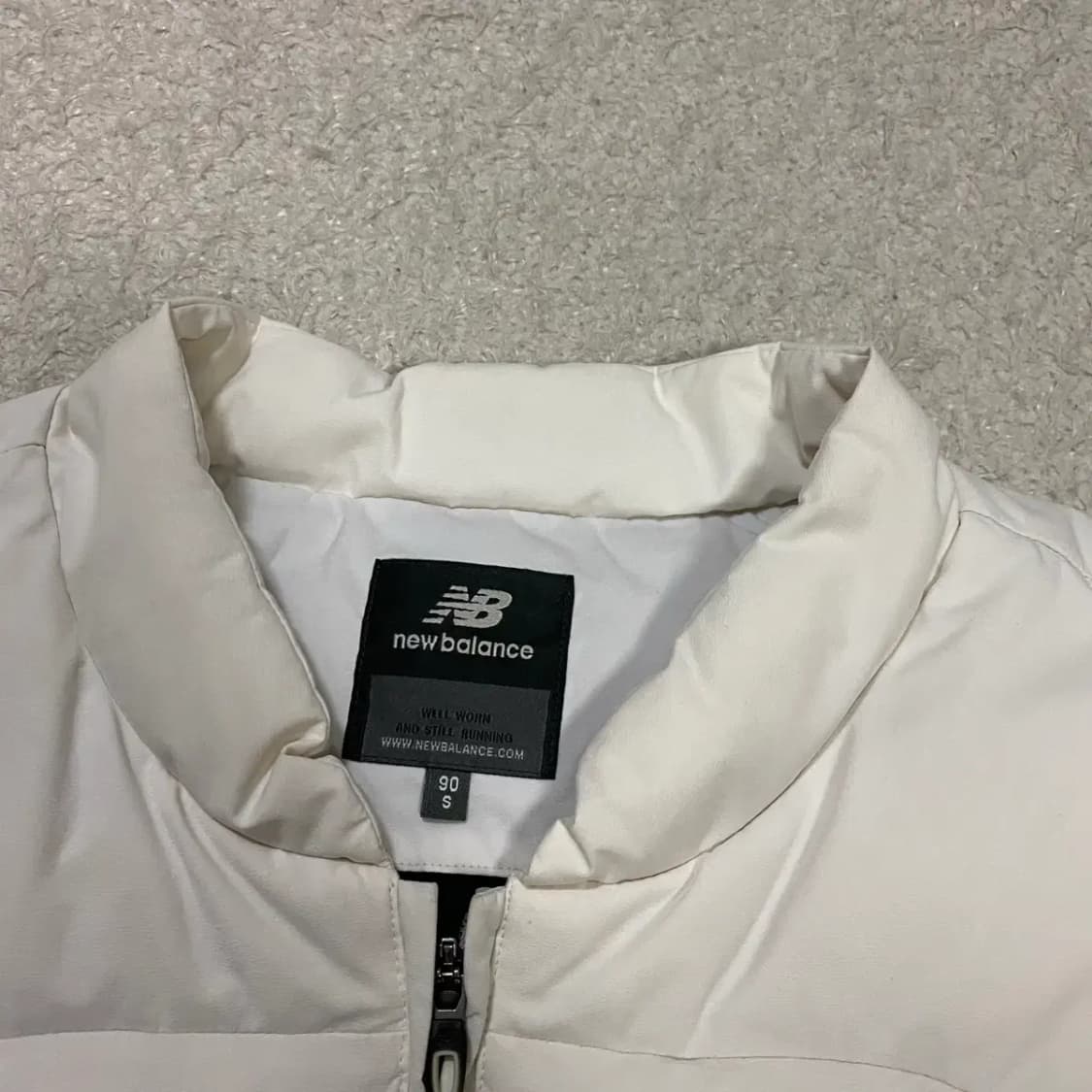 뉴발란스 화이트 패딩 조끼 베스트 s 90 상품이미지4