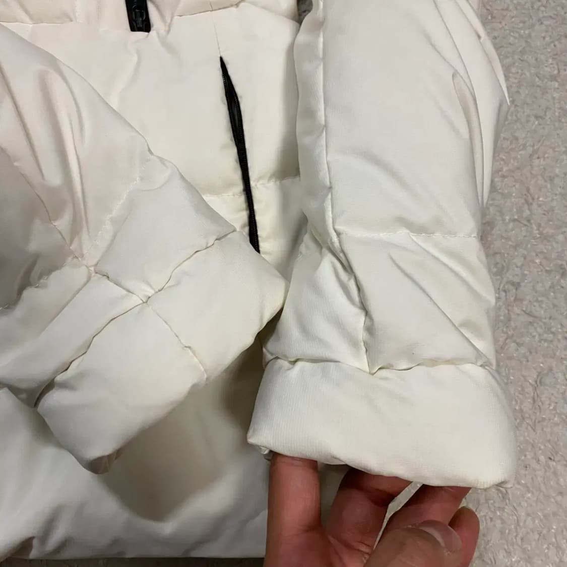 르꼬끄 화이트 퍼 후드 패딩 여성 90 상품이미지2