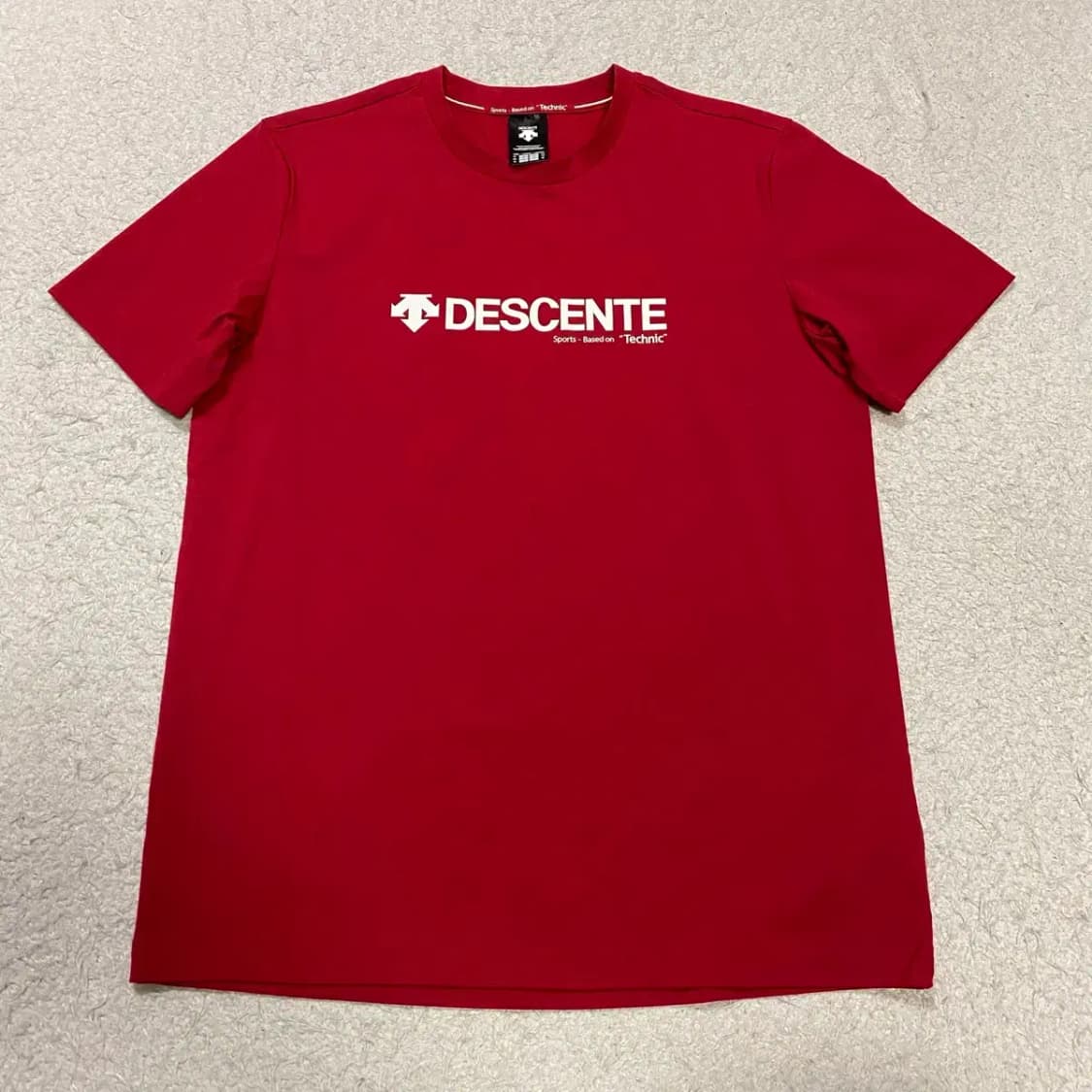 데상트 레드 반팔 티셔츠 95 상품이미지1