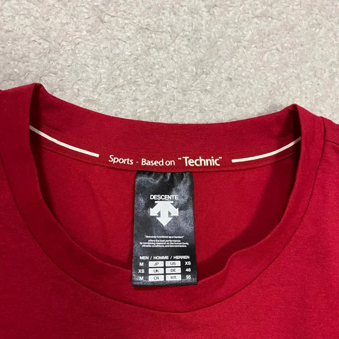 데상트 레드 반팔 티셔츠 95 상품이미지2