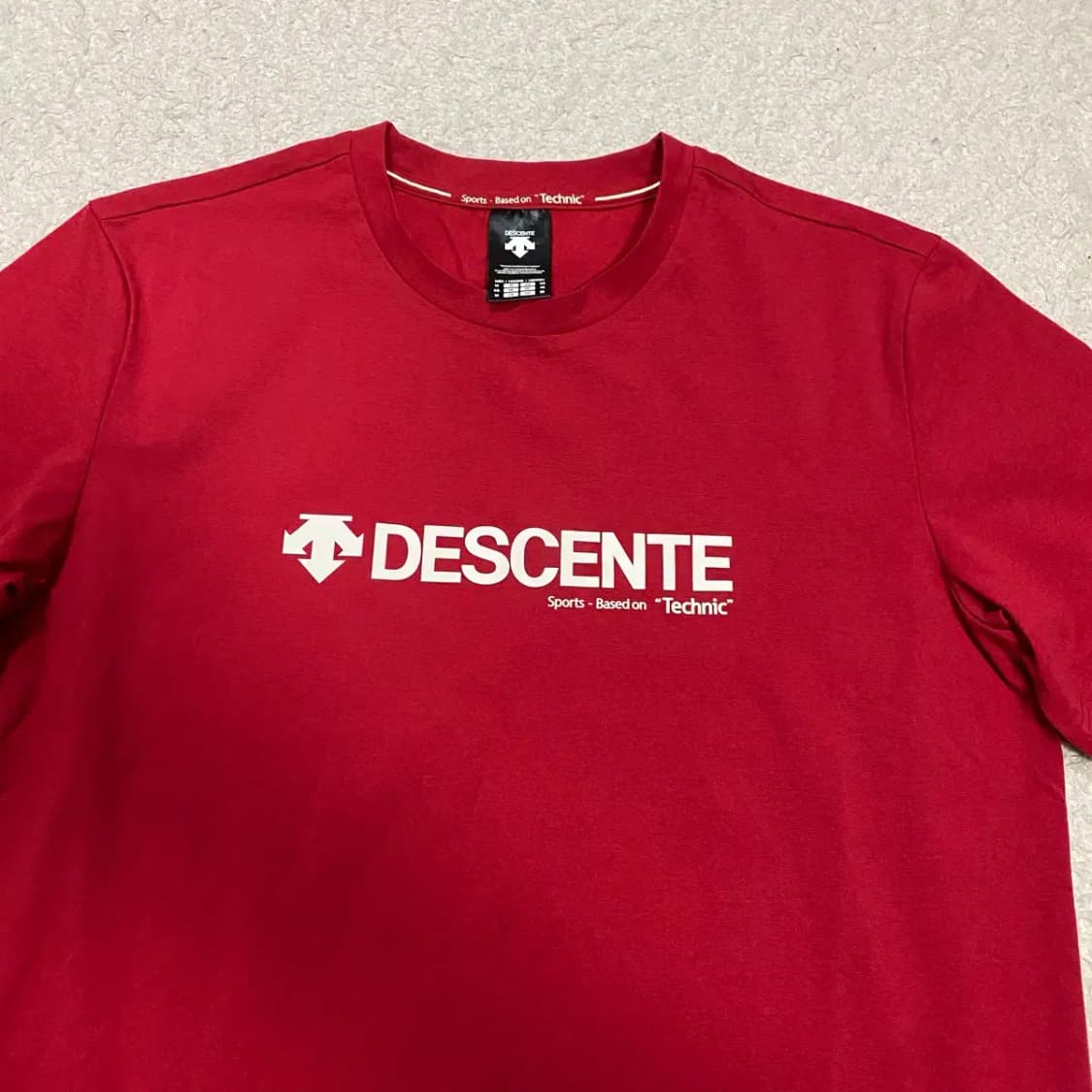 데상트 레드 반팔 티셔츠 95 상품이미지3