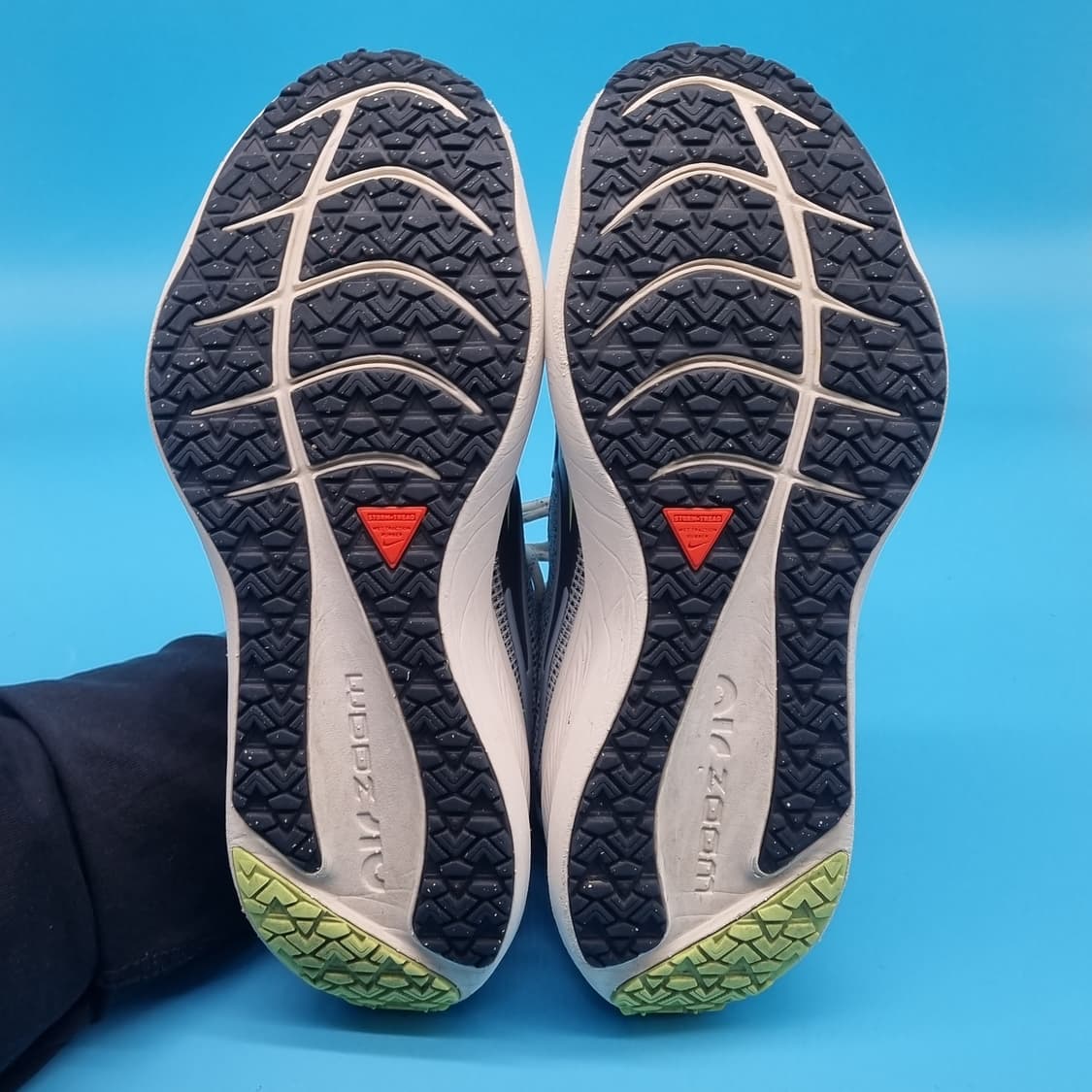 oo 나이키 줌 윈플로 8 여성운동화240  상품이미지3