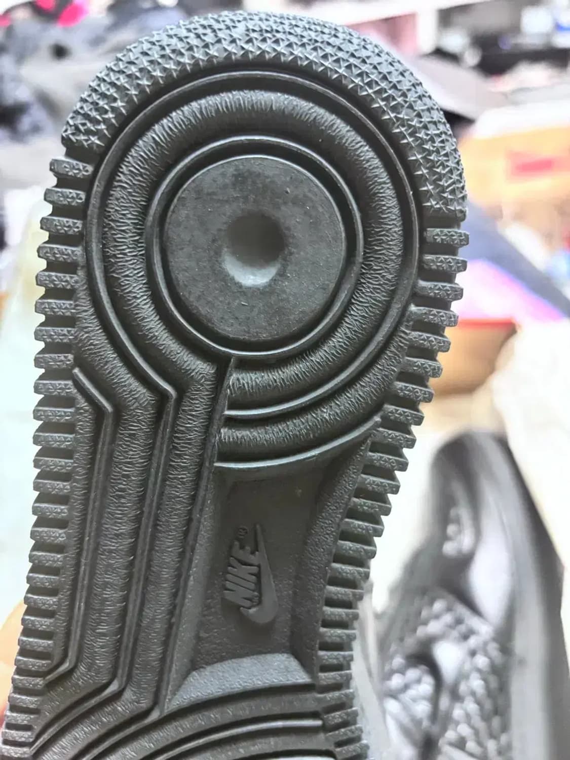 NIKE 에어 포스1 럭스 하이 블랙 270 신품 상품이미지2