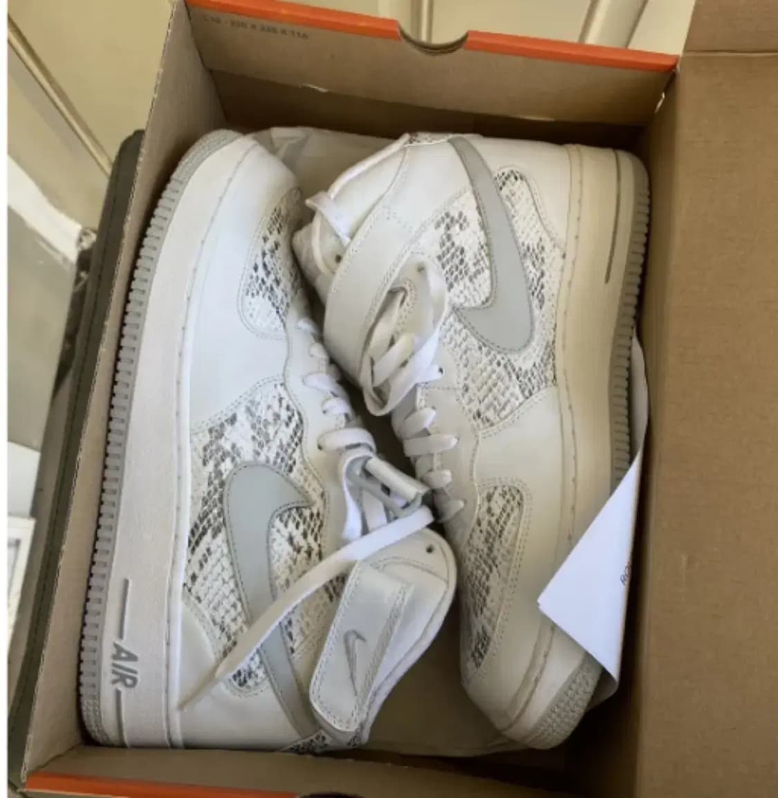 나이키 에어 포스1 미드 뱀피 4 상품이미지1