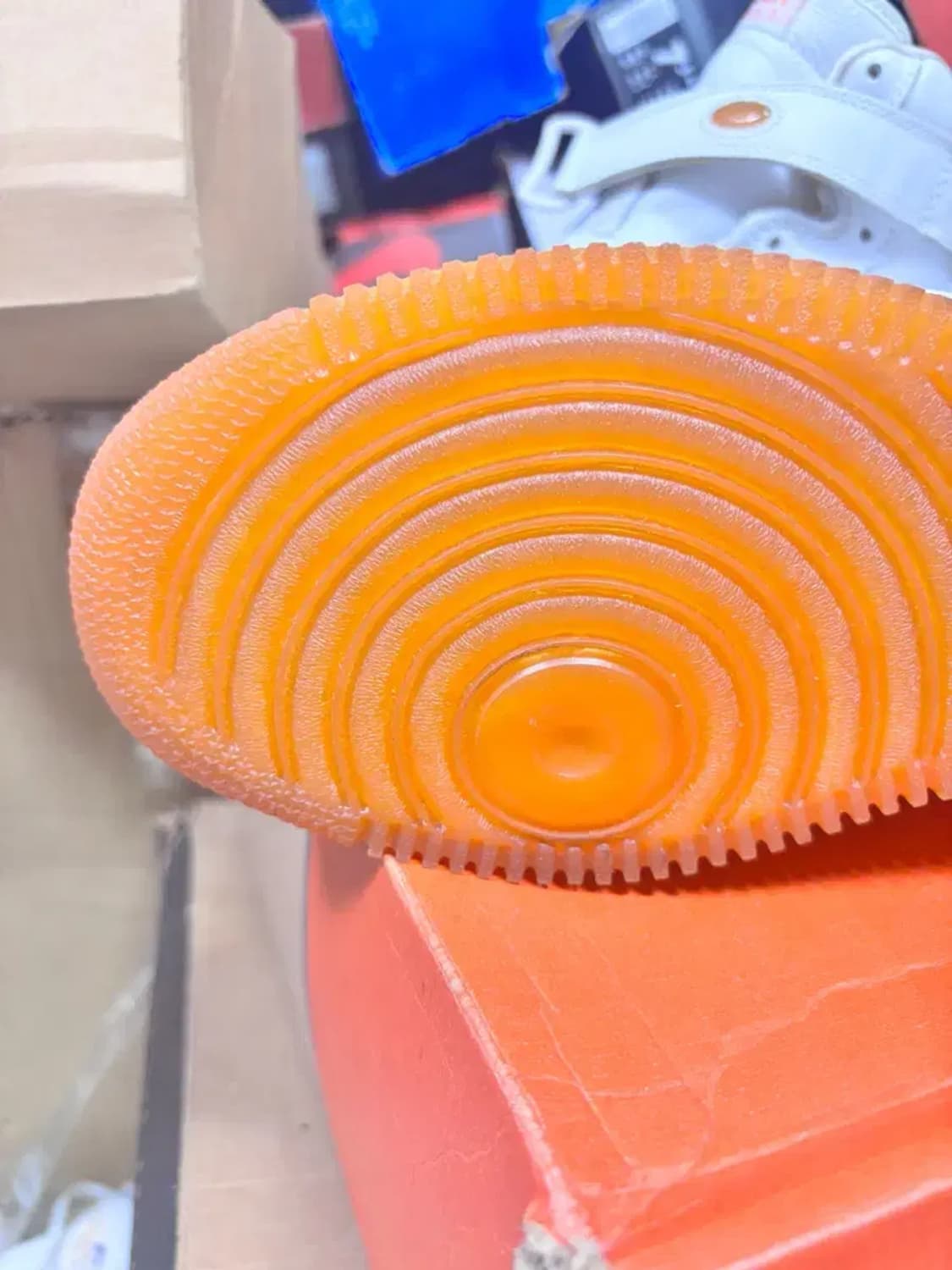 나이키 에어 포스 1 미드 오렌지뽈록이 직거래 가능 상품이미지3