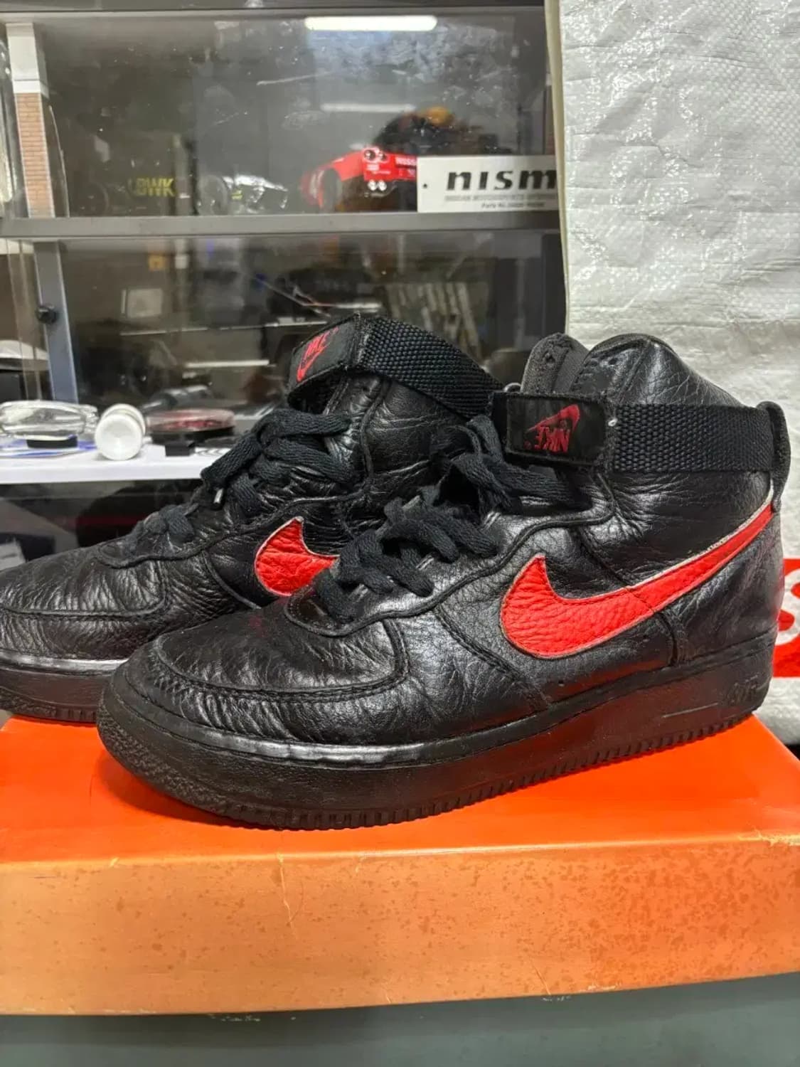 나이키 에어포스1 하이 블랙/레드 상품이미지1