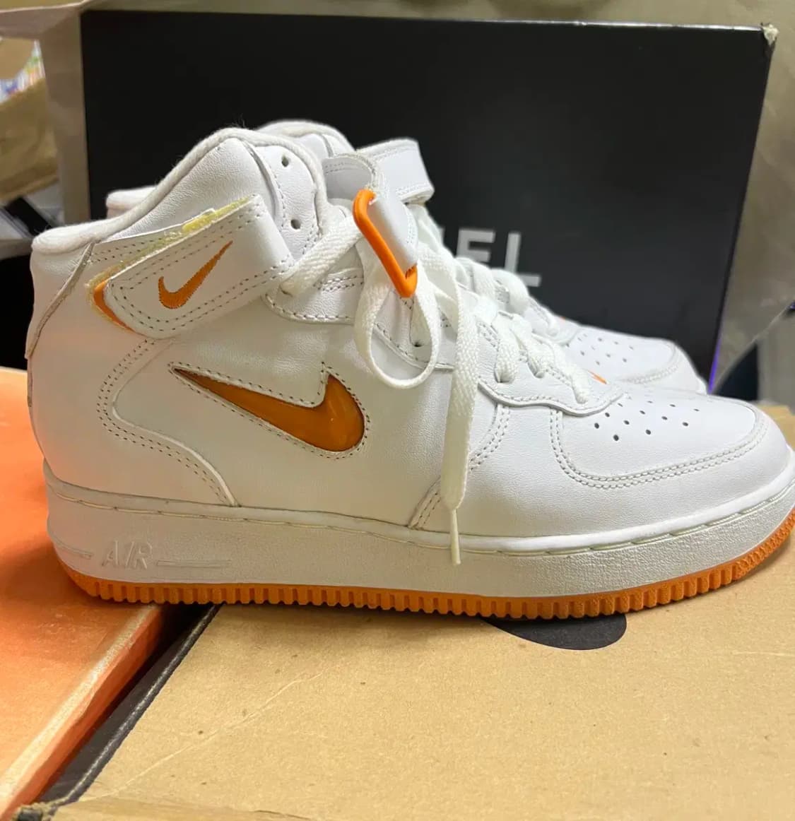 나이키 에어포스1 흰/주 뽈록이 265 신품 상품이미지8