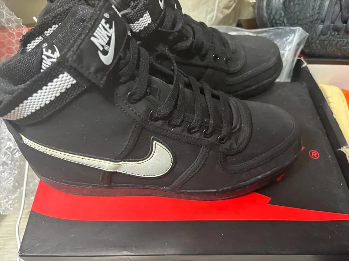 나이키 반달 검흰스웨이드 상품이미지3